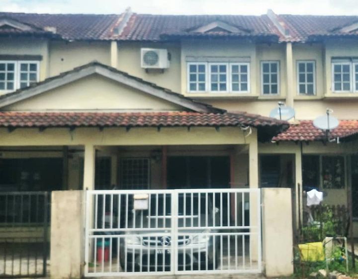 Rumah Teres Dua Tingkat Untuk Di Jual Im 