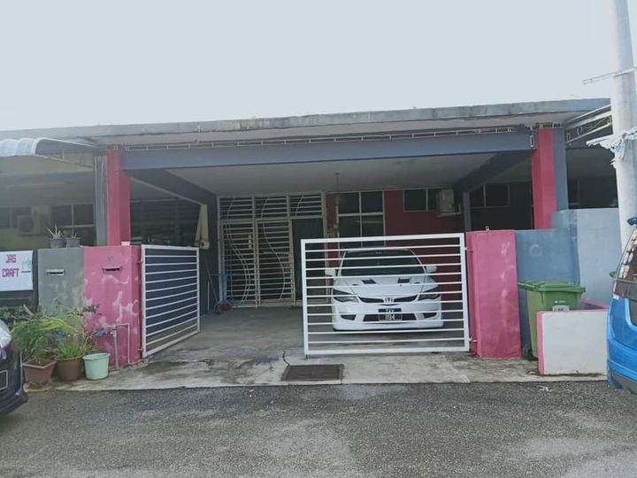 Teres Setingkat Taman Kg. Padang Baru 