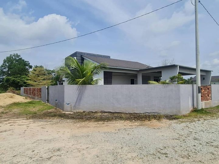 ✨banglo 1.5 Tingkat Kampung Seri Damai Kuantan✨ 