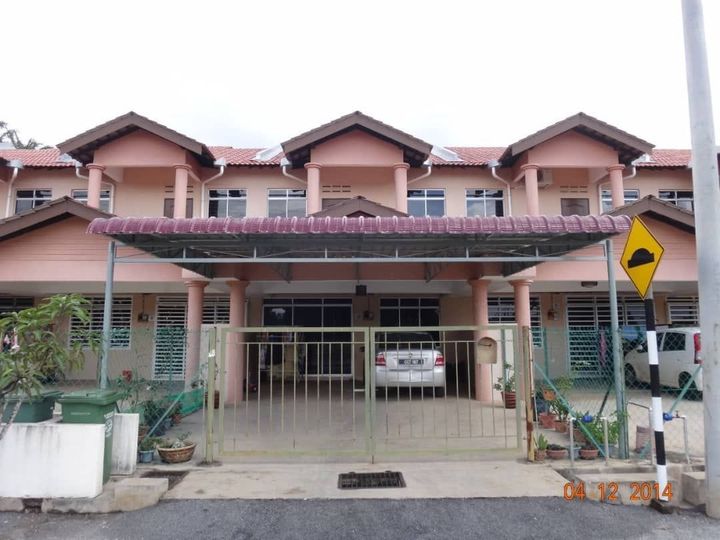 Teres 2 Tingkat Di Kg Padang Permai,kuantan Pahang[facing 