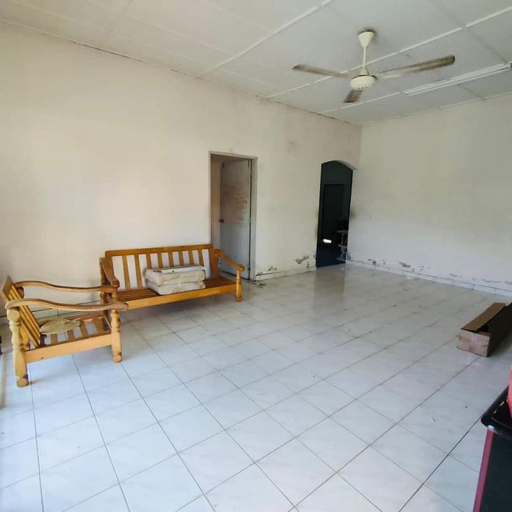 Banglo Setingkat Tanah Luas , Indera Mahkota 2 