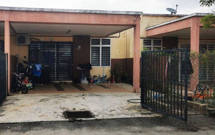 Teres Setingkat , Lot Tengah Di Lorong Bandar 