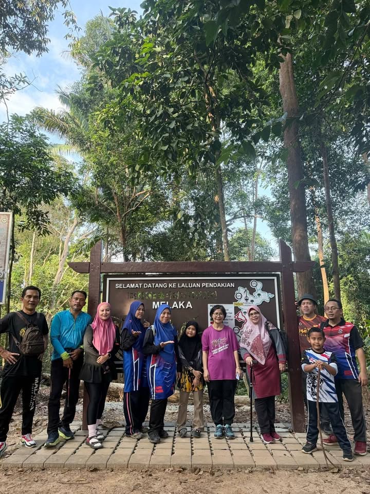 Aktiviti Guru Dutass Mendaki Puncak Laksamana Tarikh 8 
