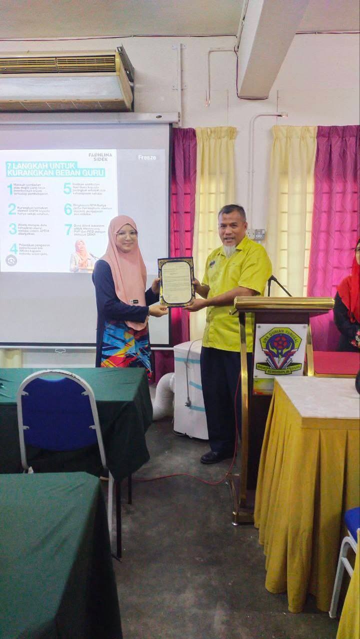Penyampaian Watikah Guru² Hebat Tahun 2025 