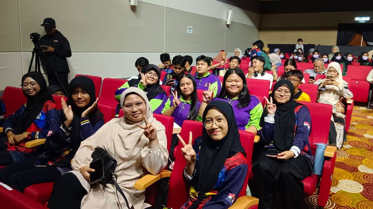Program Apresiasi Seni Bangsawan Bertajuk Sahmura  