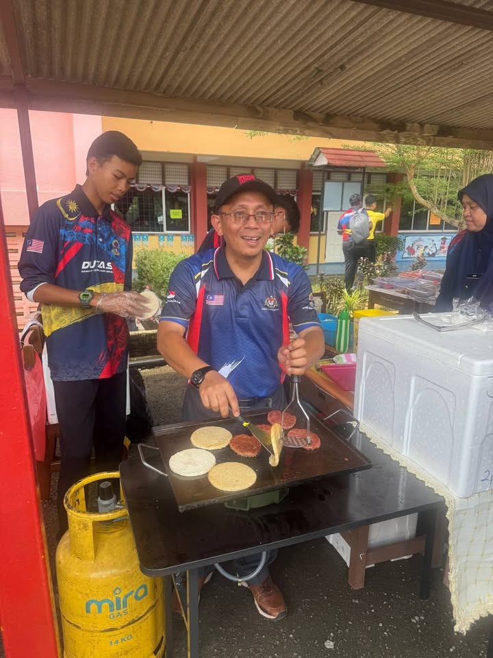 Hari Jualan Dan Makan-makan Di Sekolah 