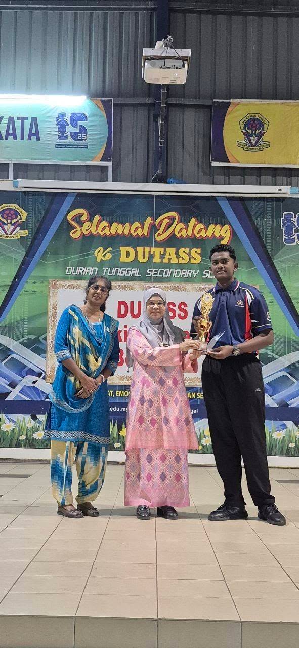 Penyampaian Hadiah Kepada Pemenang 
