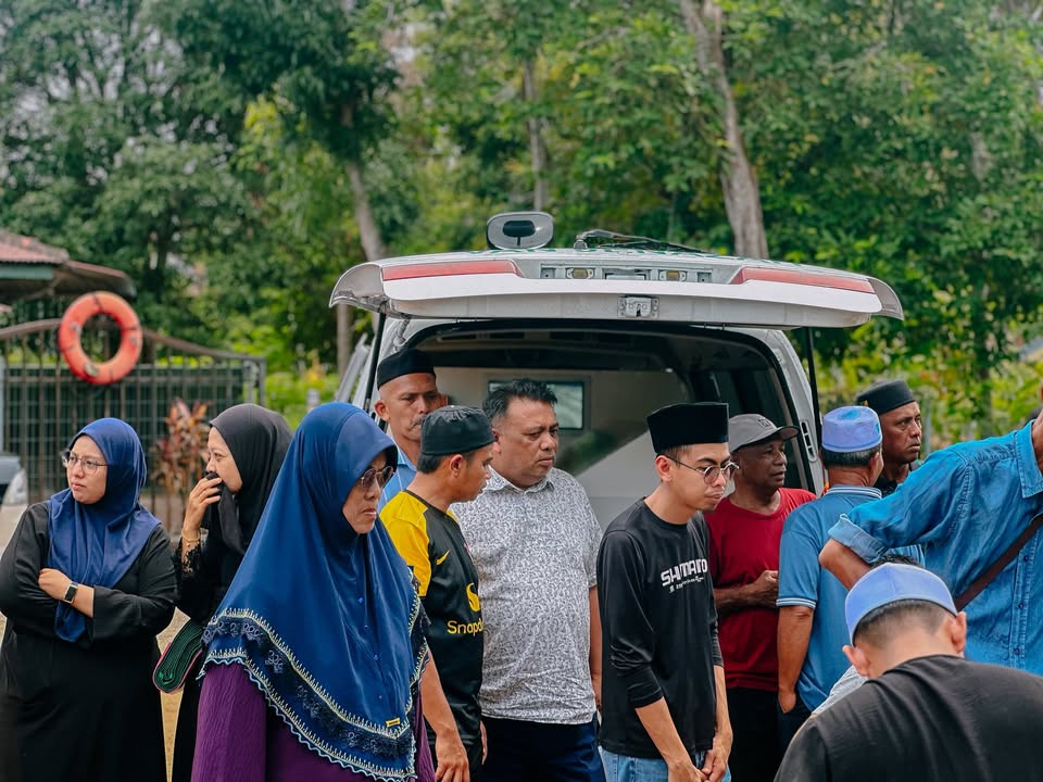Menziarahi Keluarga Allahyarham Encik Rahim Bin Kamari Di 