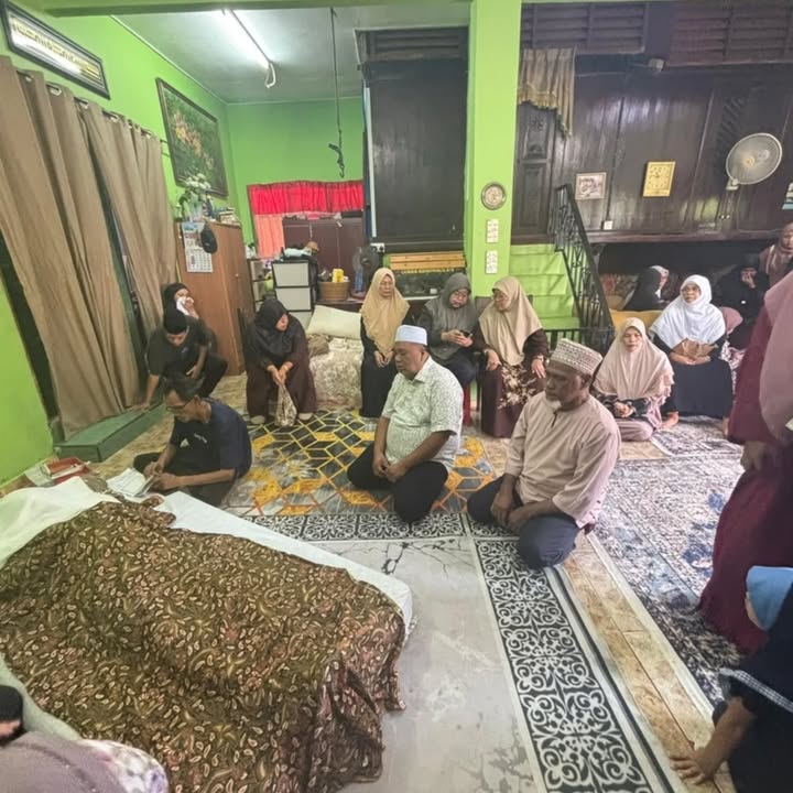 Al-fatihah. Berkesempatan Menziarahi Keluarga Allahyarham Azman, Di Kampung 