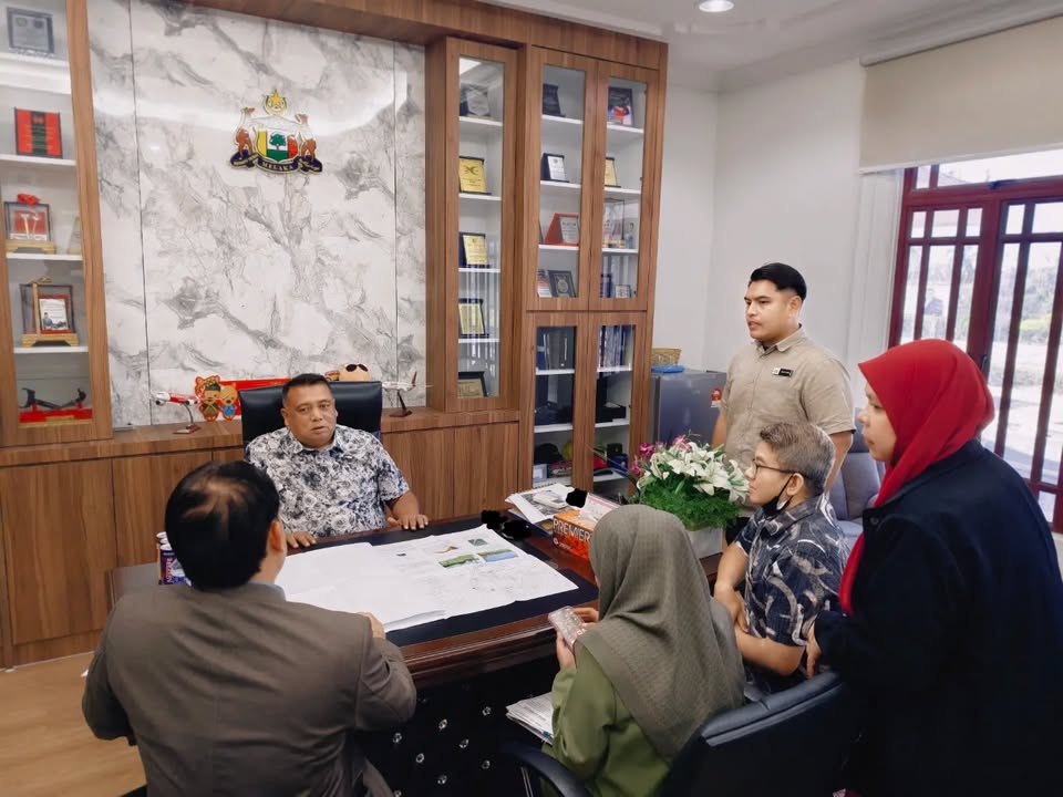 Mesyuarat Penyelarasan Projek Pembinaan Padang Ragbi Di Taman 