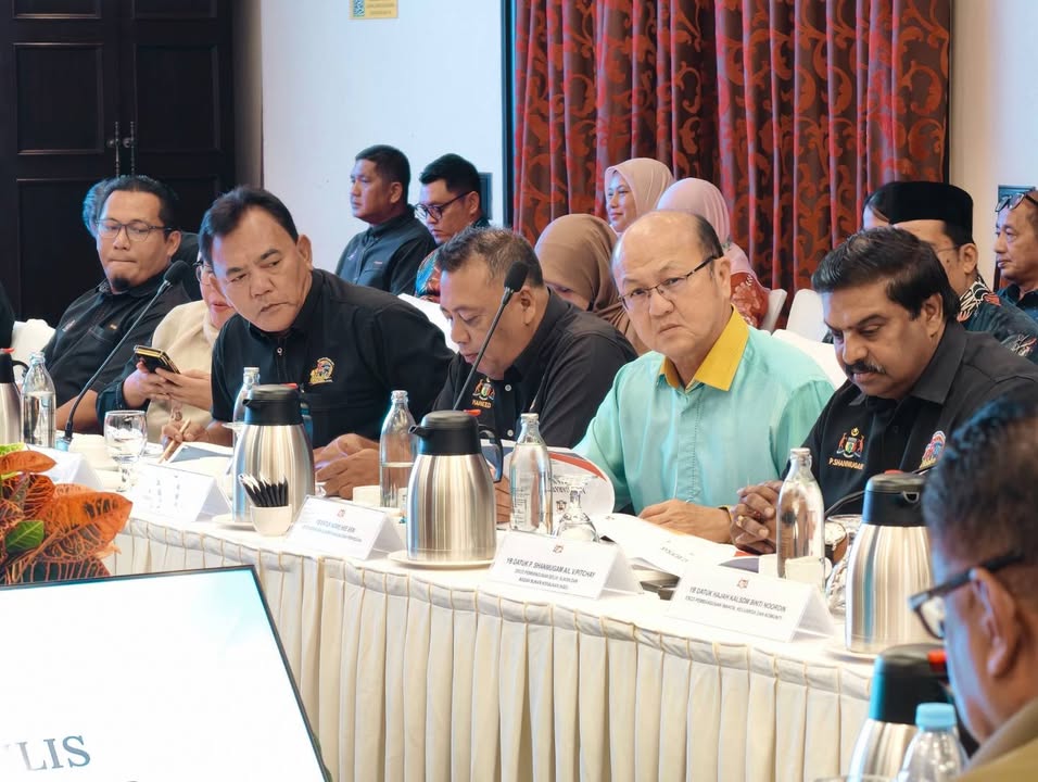 Menghadiri Mesyuarat Jawatankuasa Induk Sempena Mesyuarat Majlis Raja-raja 