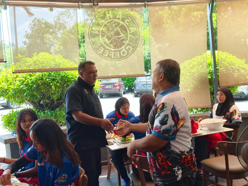 Makan Tengah Hari Dan Perjumpaan Bersama Pasukan Ragbi 
