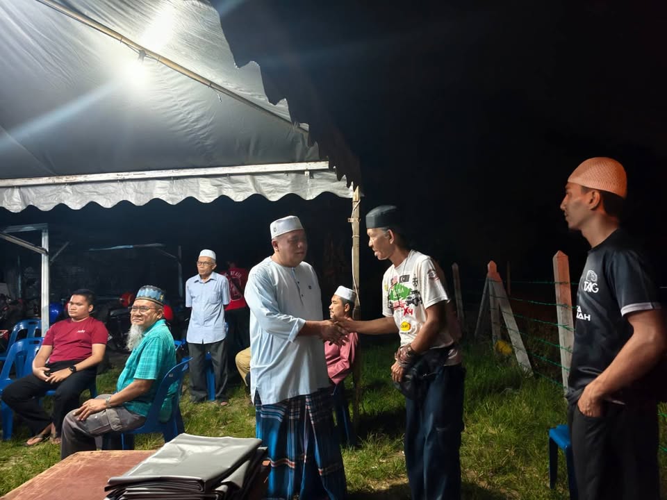 Menziarahi Keluarga Allahyarham Hj. Kasin Bin Samidin. Semoga 