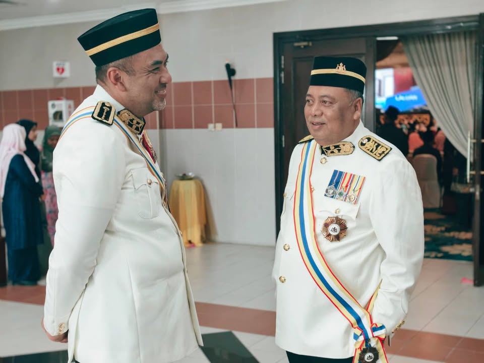 Hadir Ke Istiadat Penganugerahan Darjah, Tauliah, Bintang Dan 