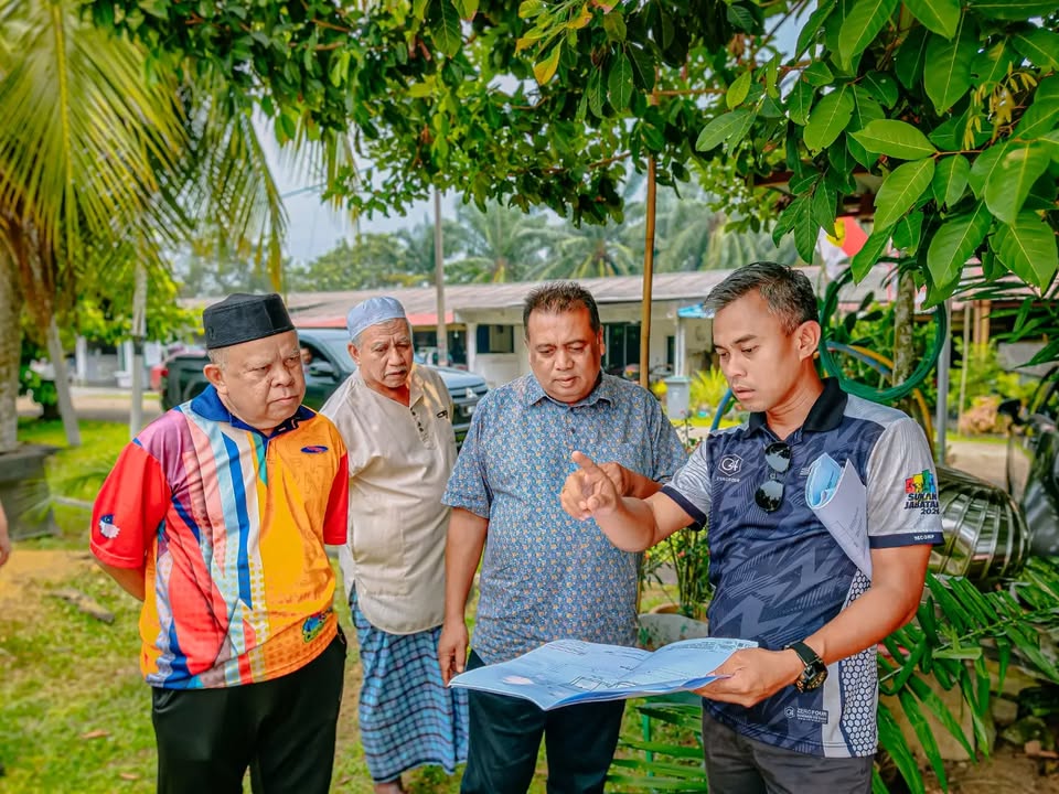 Lawatan Tapak Bagi Pembinaan Dewan Terbuka Di Rumah 
