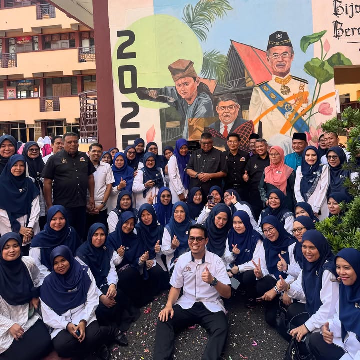 Mengiringi Yab Ketua Menteri Melaka Ke Majlis Perasmian 