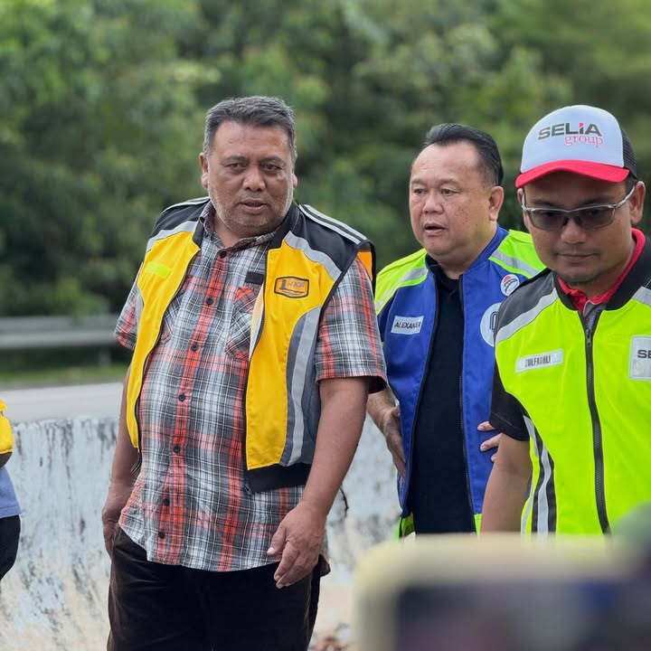 Mengiringi Yb Dato Sri Alexander Nanta Linggi Menteri 