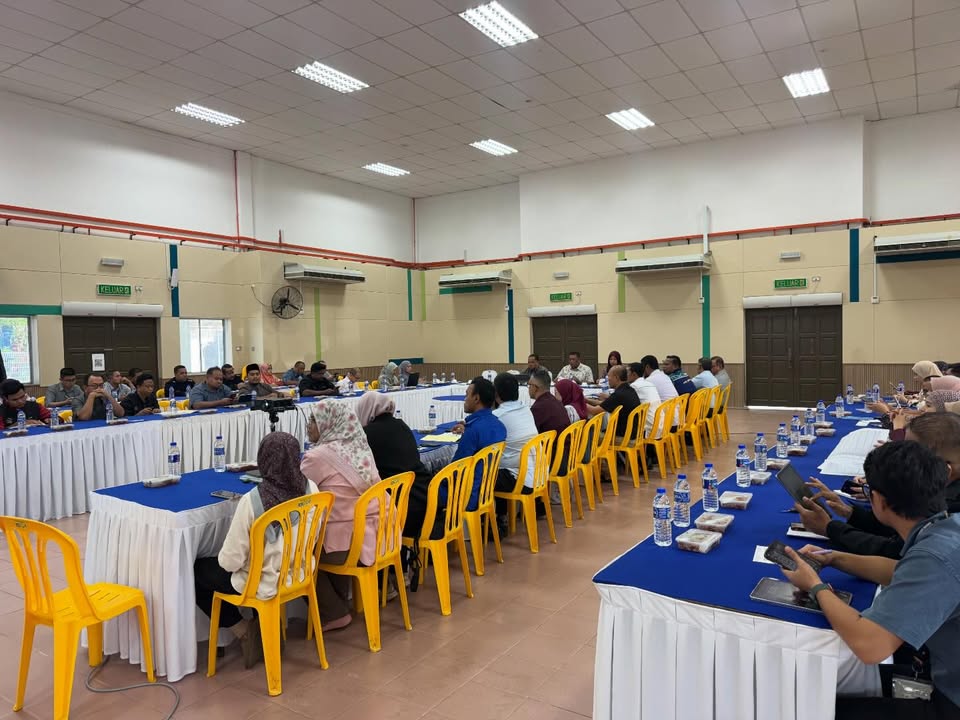 Mempengerusikan Mesyuarat Penyelarasan Karnival Masjid Tanah Kampungku Serta 