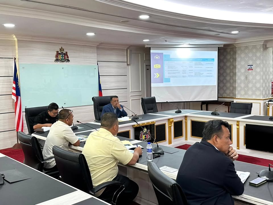 Menghadiri Mesyuarat Jawatankuasa Penyuraian Trafik Negeri Melaka Bagi 