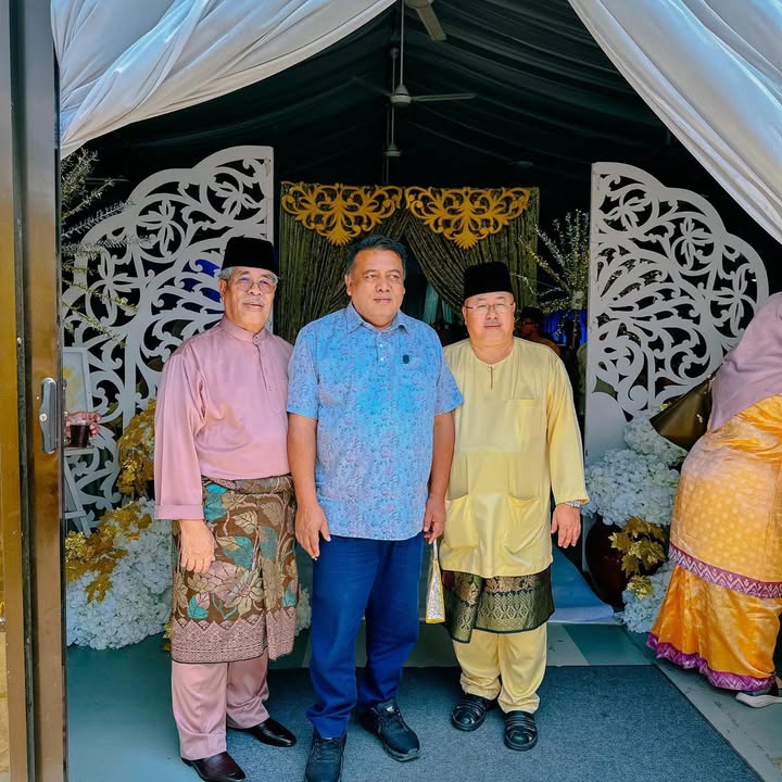 Memenuhi Jemputan Majlis Perkahwinan Cikgu Mazlan Bin Haroni 