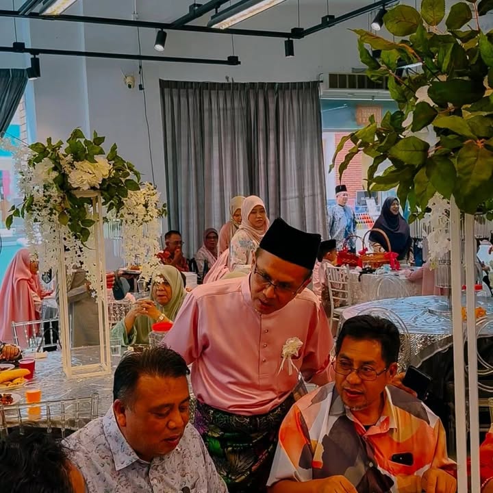 Memenuhi Undangan Majlis Perkahwinan Jemputan Anakanda Cikgu A 