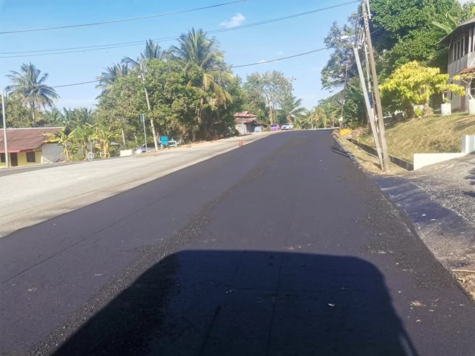 Kerja-kerja Turapan Jalan Dari Jalan Chinchin Hulu Ke 