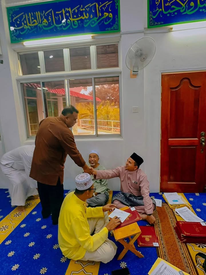 Telah Berlangsung Majlis Sumbangan Cek Kepada Masjid-masjid Serta 