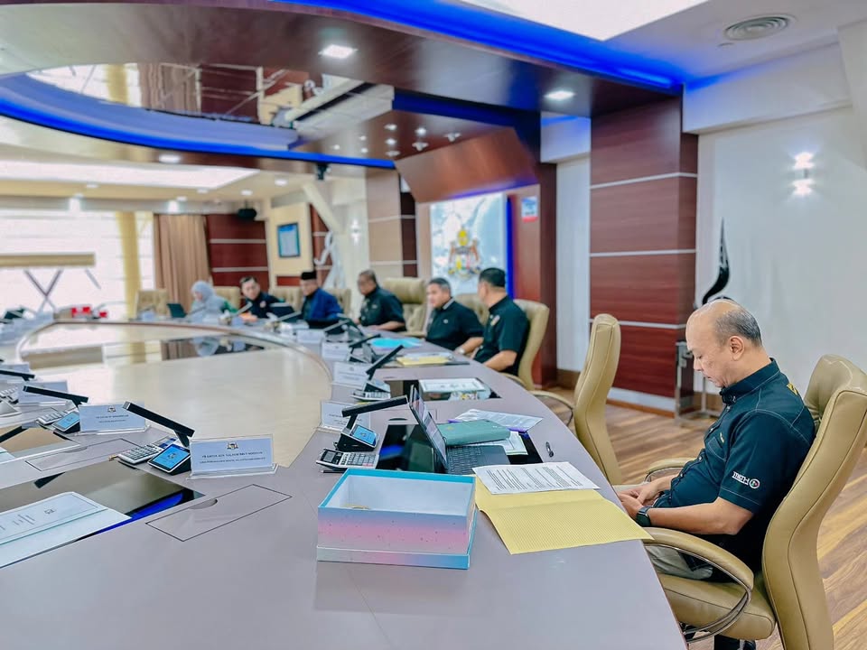 Menghadiri Mesyuarat Exco Kerajaan Negeri Melaka Bagi Membincangkan 