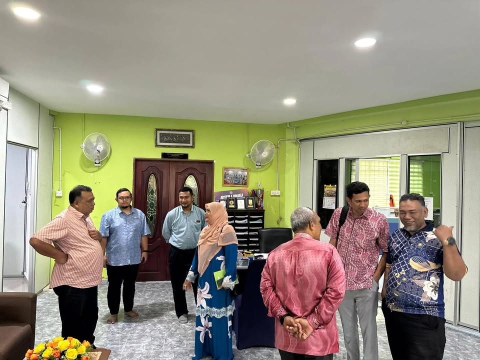Menerima Kunjung Hormat Daripada Pengarah Kolej Komuniti Masjid 
