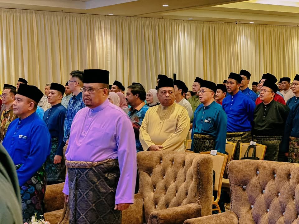 Hadir Ke Majlis Perhimpunan Pentadbiran Kerajaan Negeri Melaka 