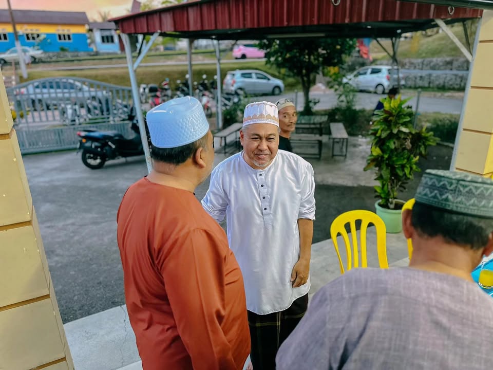 Hadir Ke Majlis Berbuka Puasa Dan Meraikan Ahli 