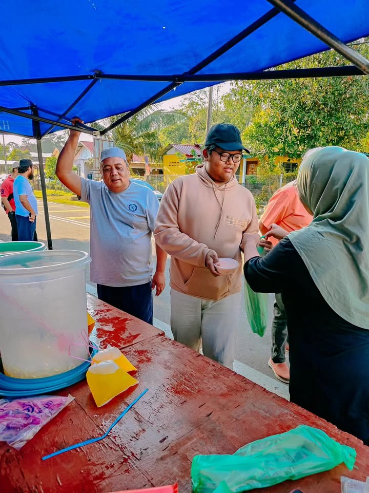 Program Edaran Air Balang Dan Kuih-muih Anjuran Puteri 