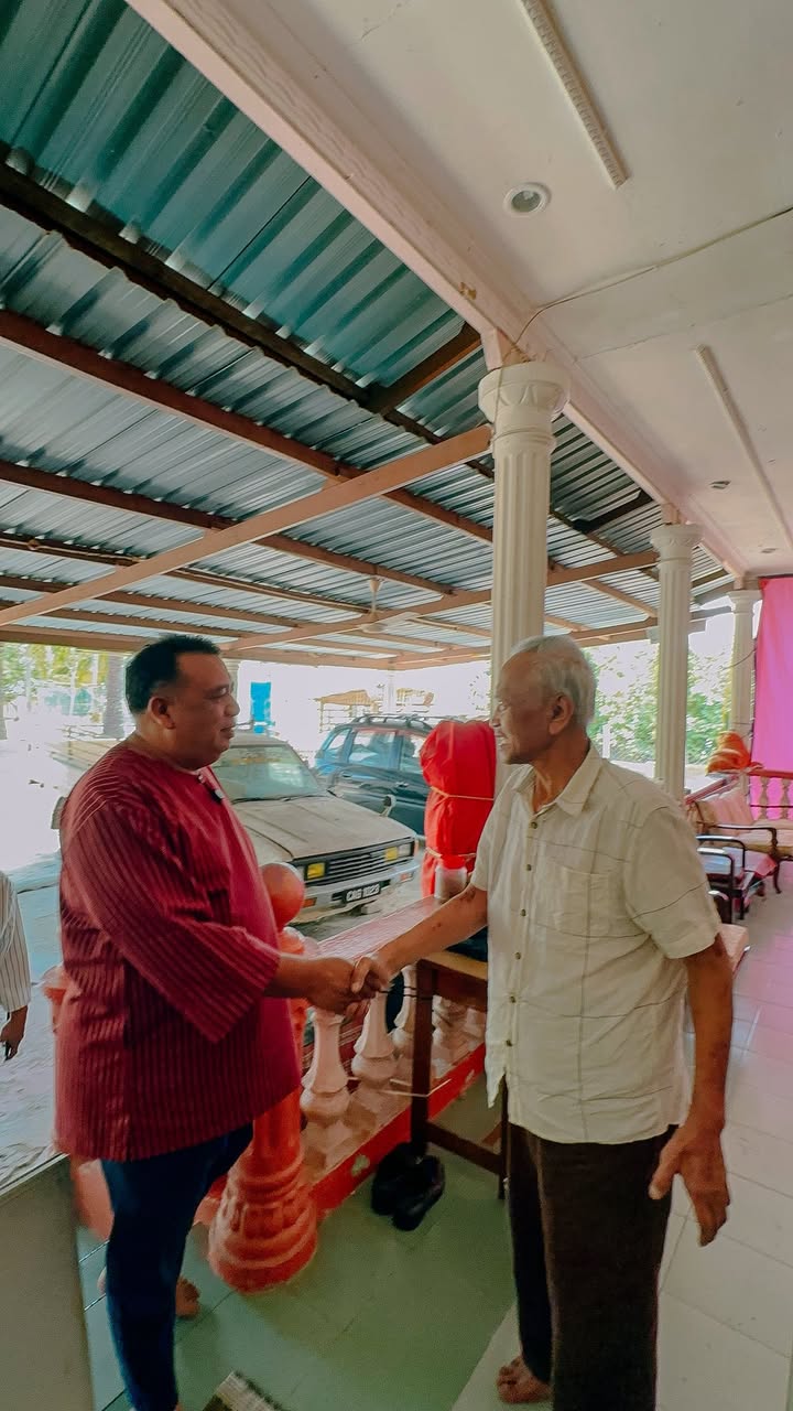 Menziarahi Dan Menyantuni Pesara Polis Dun Ayer Limau 