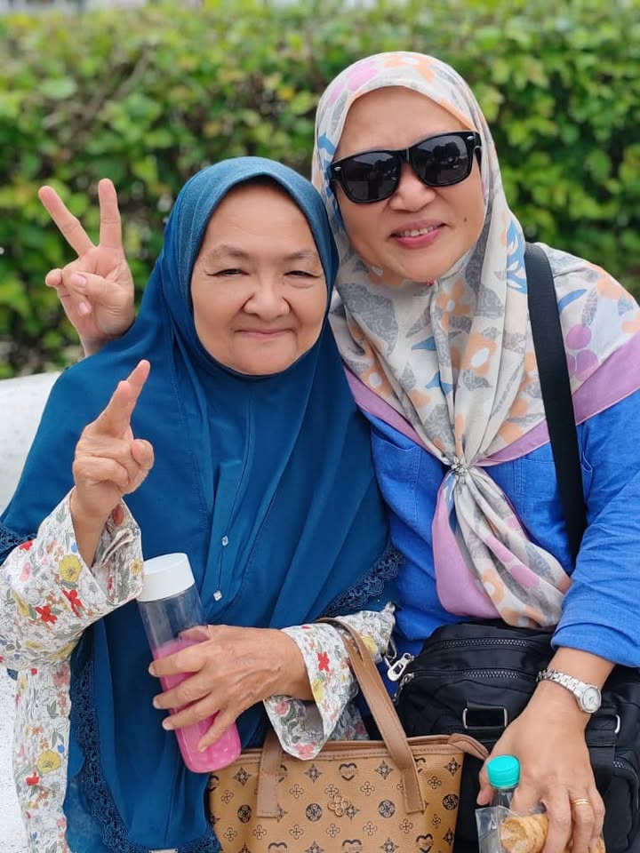 Adakah Anak2 Yang Tidak Benarkan Orang Tuanya Duduk 