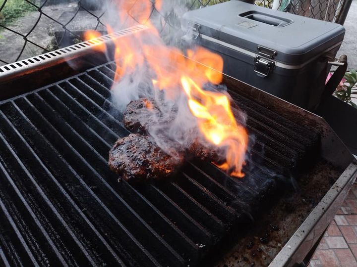 Hari Ujan2 Gitok Ngenak Burger Beef Homemade Panas2 
