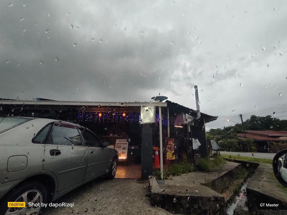 Ngenak Burger Grill Ujan2 Gitok Cun Bena