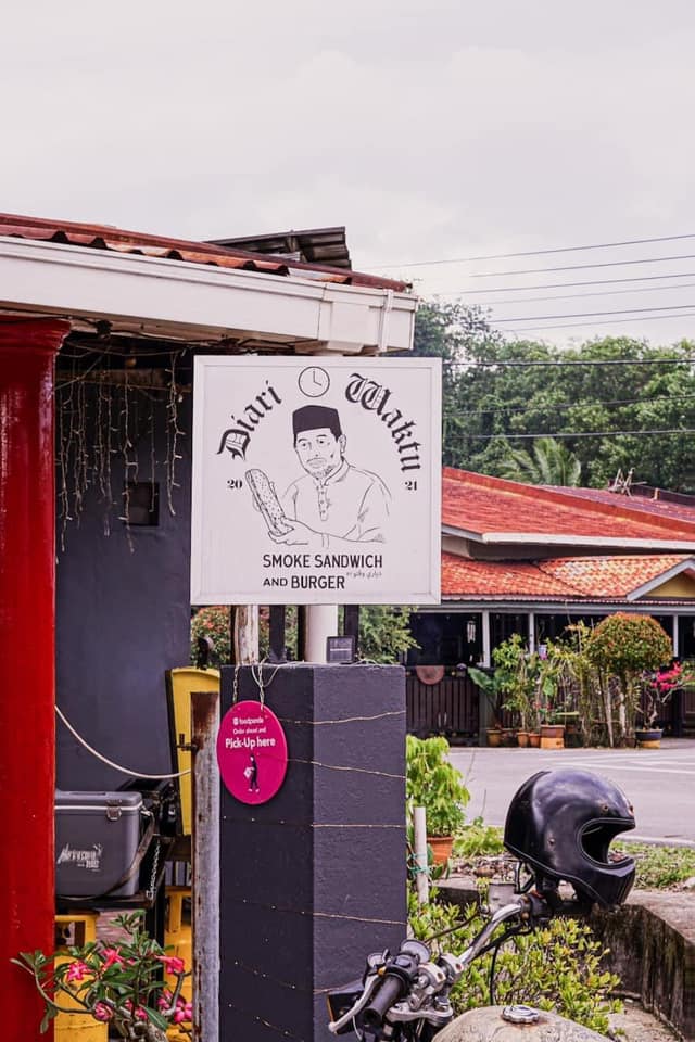 Ujan Ujan Tok Mesti Ngenang Aroma Smoke Burger 