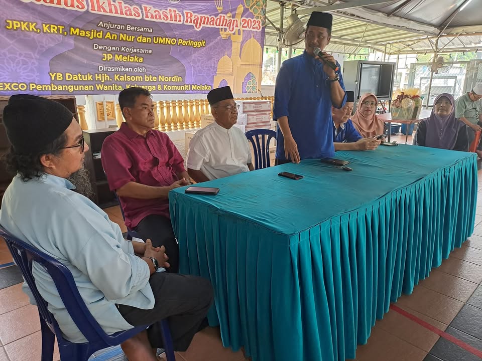 Majlis Setulus Ikhlas Kasih Ramadan 2023 Menyampaikan Sumbangan 