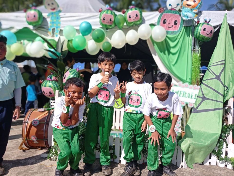 Perbarisan Rumah Sukan Terbaik : Emerald 