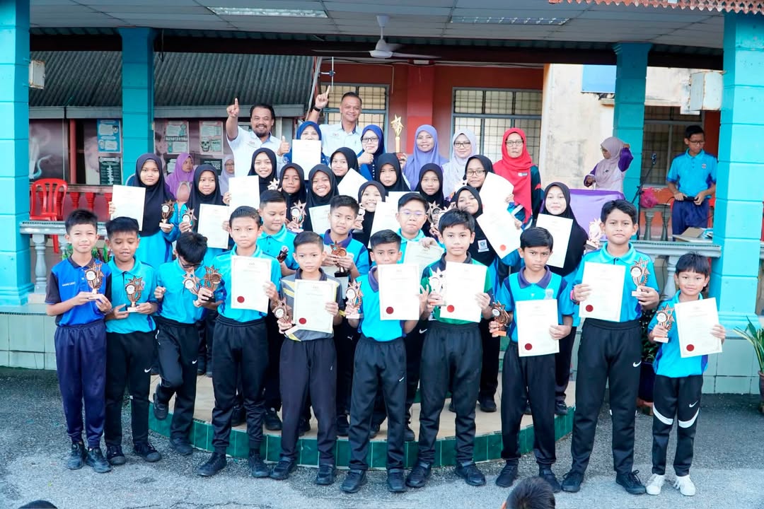 Majlis Penyampaian Sijil Dan Hadiah 