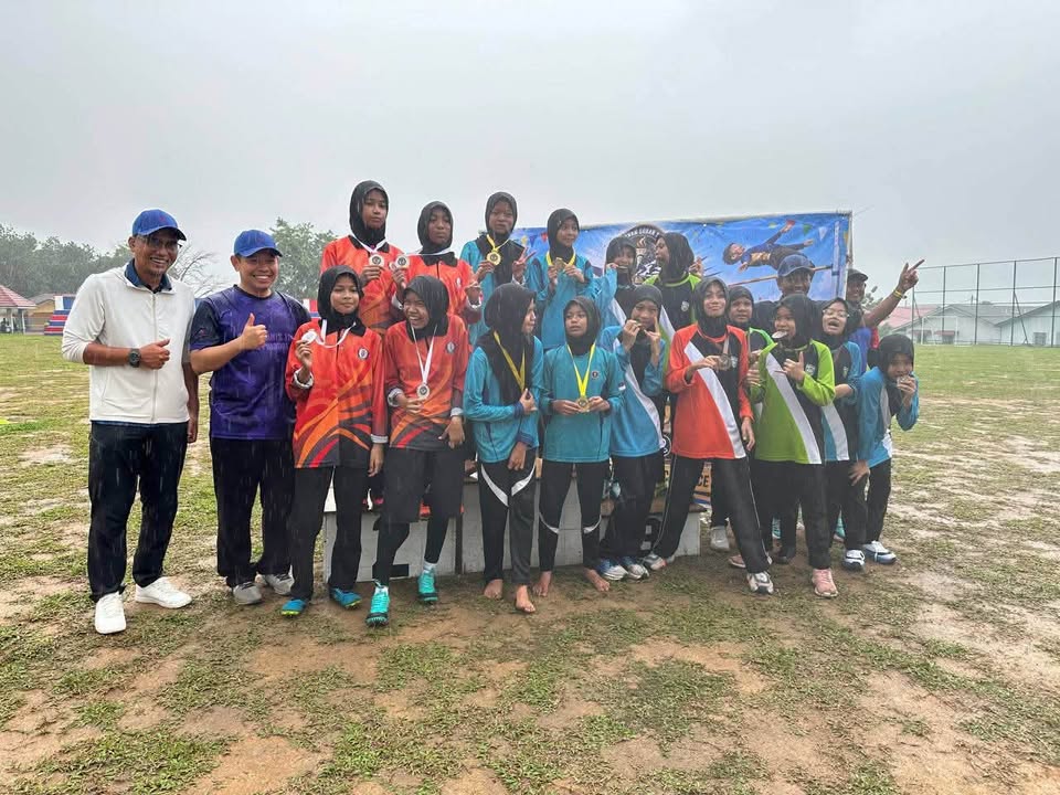 Acara Jemputan 4 X 100 M Kejohanan Sukan 