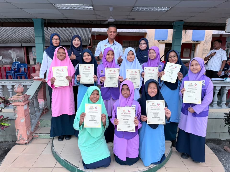 Majlis Penyampaian Sijil Dan Penghargaan 