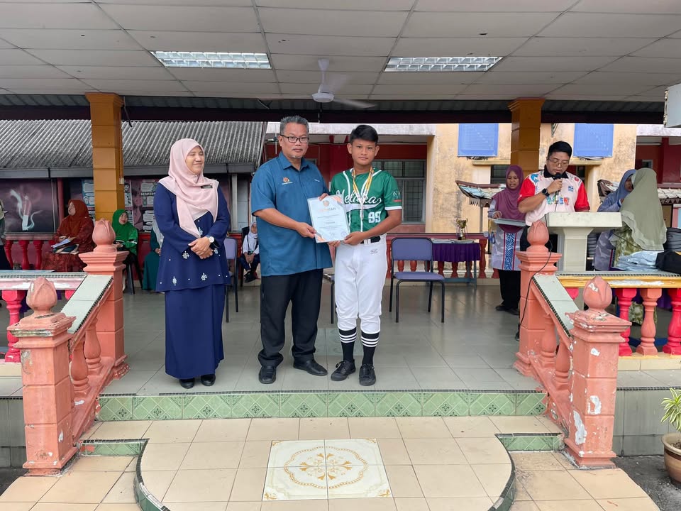 Penyampaian Pingat Dan Sijil 