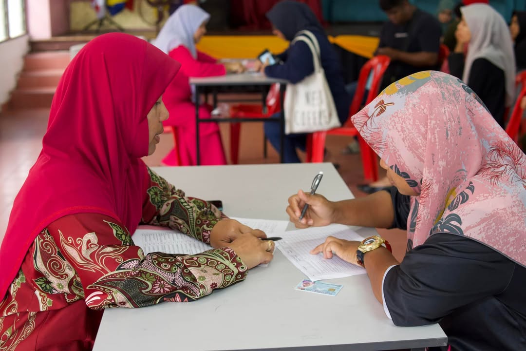 Majlis Penyerahan Bantuan Awal Persekolahan 