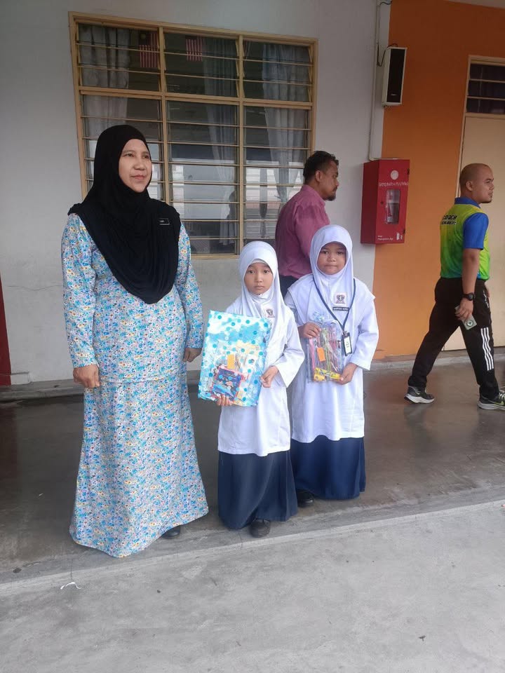 Penyampaian Hadiah Pertandingan Minggu Bahasa Arab Tahap 1 