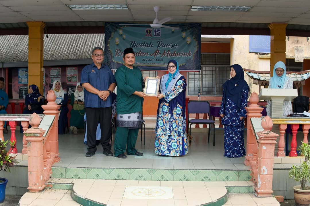 Majlis Penyampaian Sijil Dan Penghargaan 