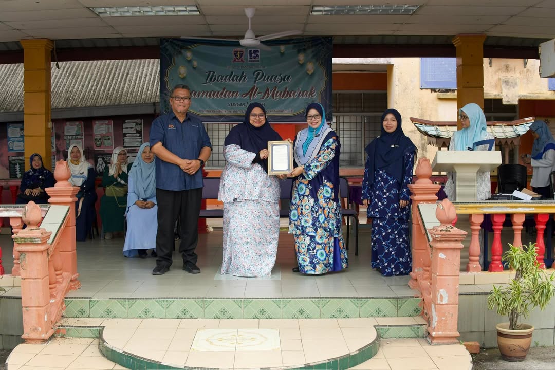Majlis Penyampaian Sijil Dan Penghargaan 