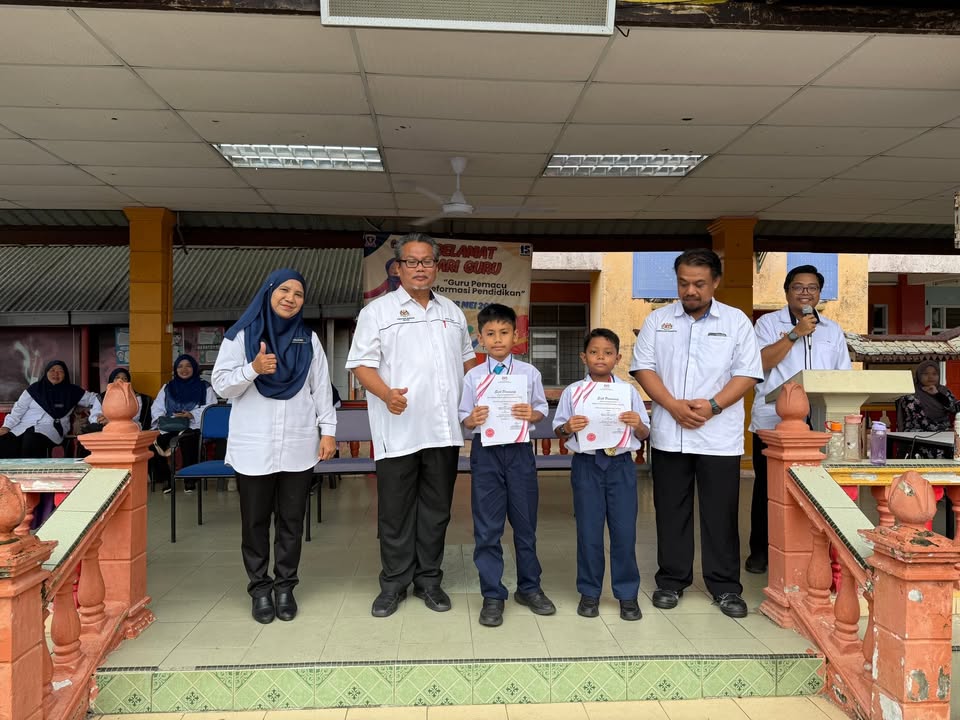 Majlis Penyampaian Sijil Dan Hadiah 