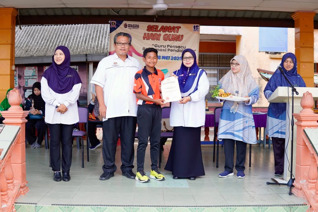 Majlis Penyampaian Hadiah Dan Sijil  