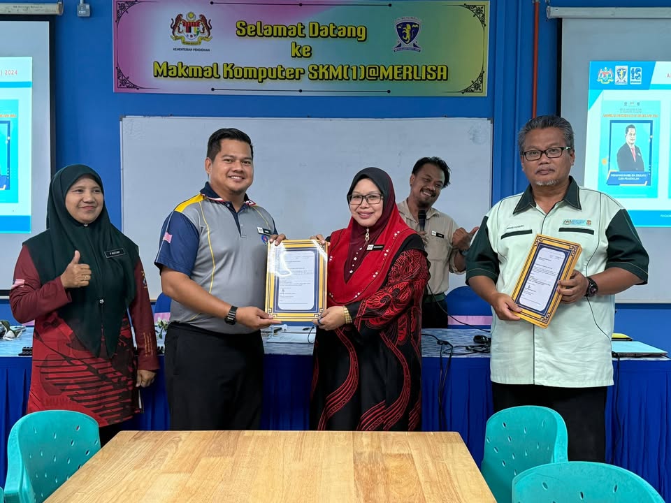 Majlis Penyerahan Watikah Anugerah Perkhidmatan Cemerlang Oleh Guru 